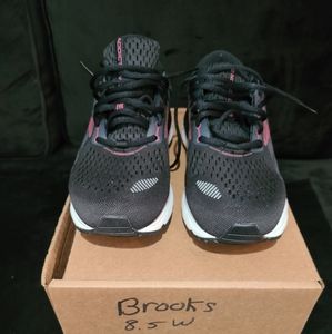 Brooks sneakers